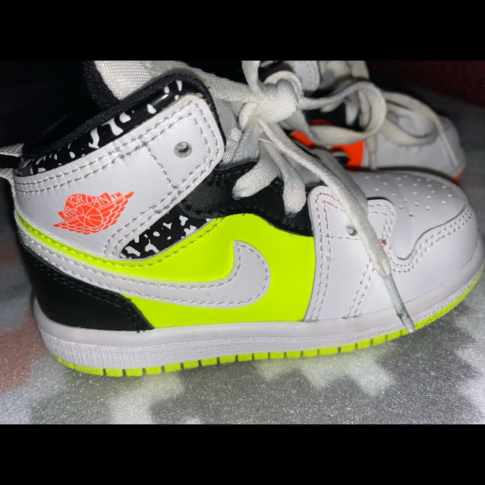 Gently used Jordan’s 1s